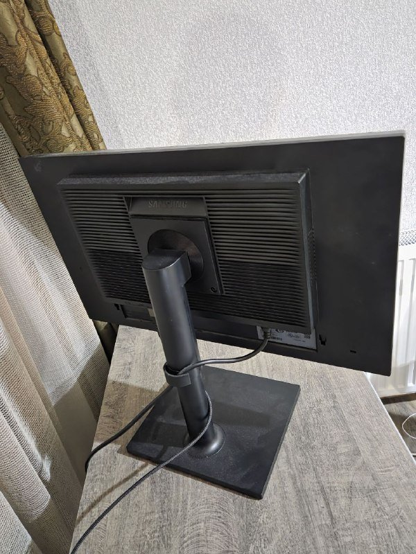 Монитор Samsung S24E650PL 2