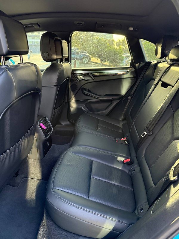 Porsche Macan 8
