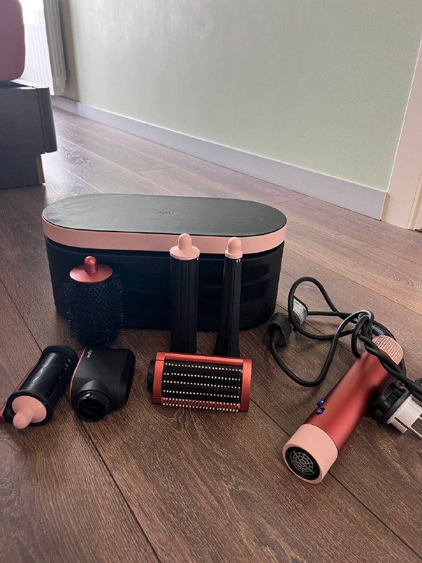 Стайлер Dyson с насадками