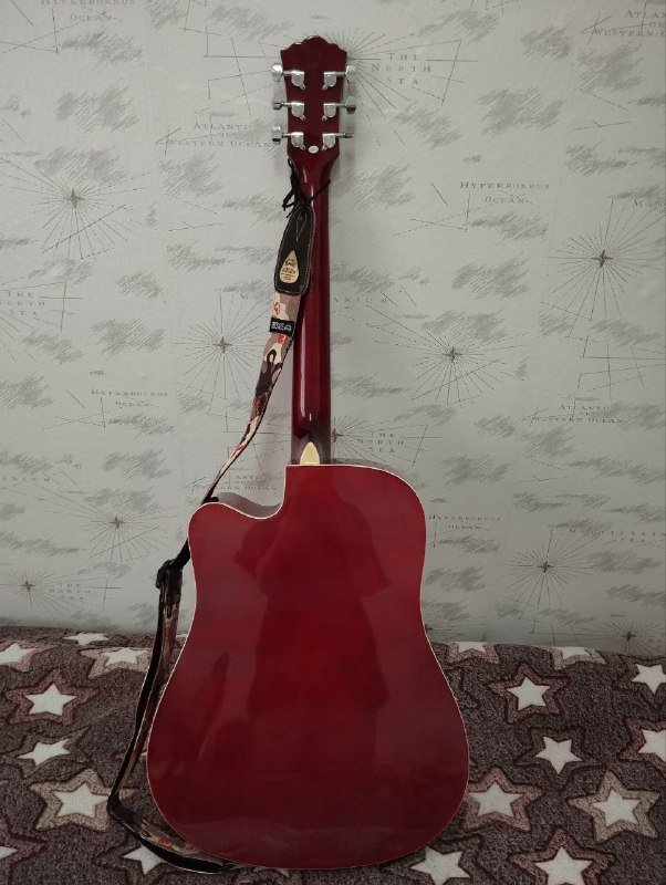 Акустическая гитара Washburn с ремнем, чехлом, каподастером