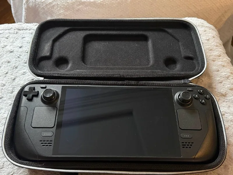 Steam Deck OLED 512GB с зарядкой и чехлом 1