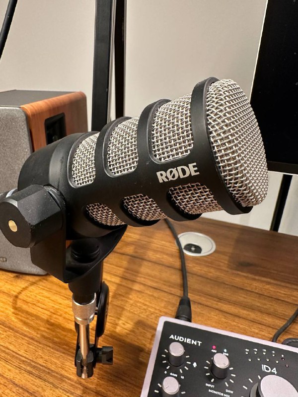Набор для записи видео и звукозаписи Rode Podmic, Audient ID4 MK2 2