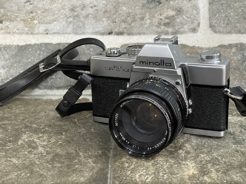 Minolta SRT 101 camera