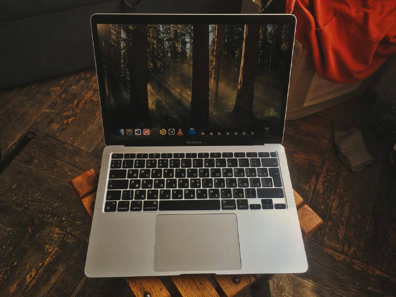 Macbook Air M1 16GB 512GB, USB-hub UGREEN CM418, HDMI cable
