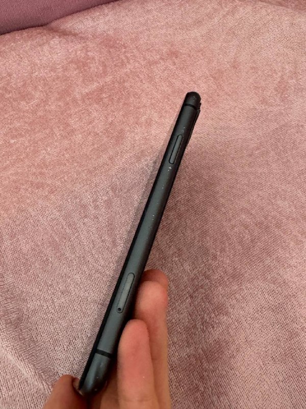 iPhone 11 128GB с оригинальным проводом 4
