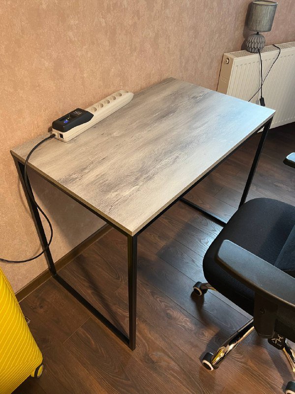 Стол, кресло компьютерное, торшер