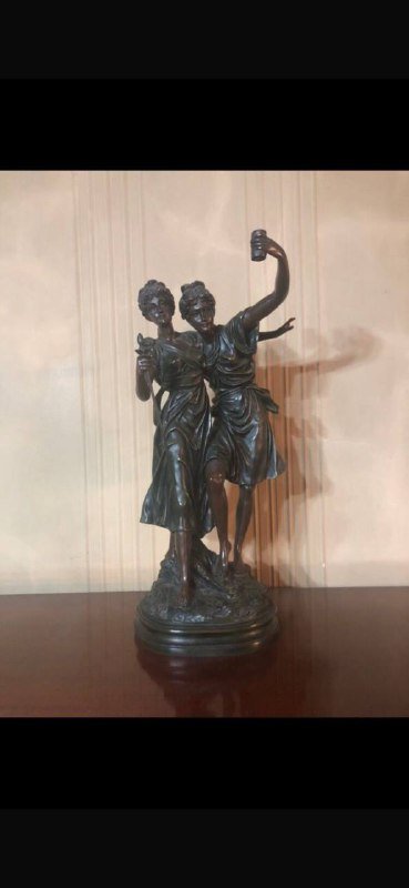 Статуэтка две женщины