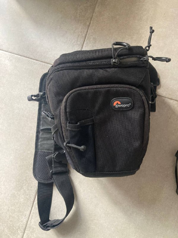 Фотосумка Lowepro, ремень Canon, карандаш для чистки
