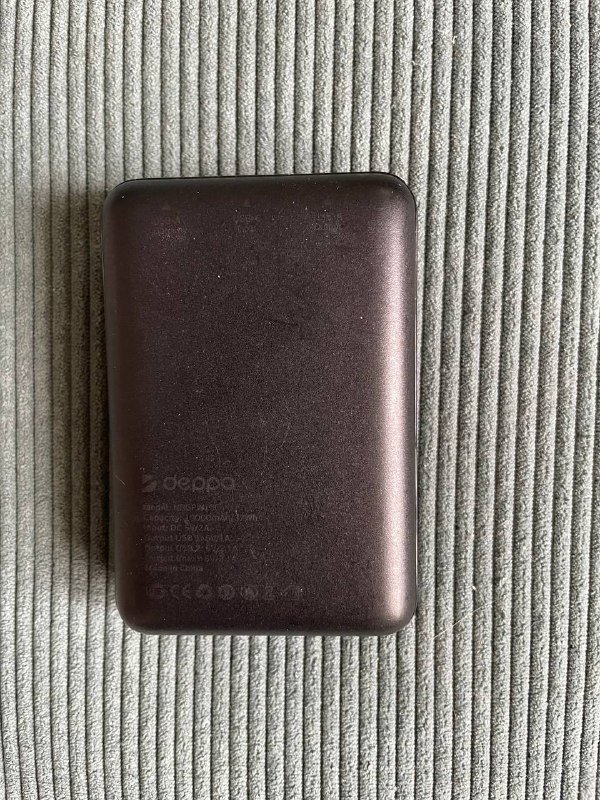 Power bank, LTE роутер, кнопочный телефон Fly, USB-светильник, зарядное