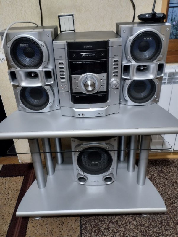Музыкальный центр Sony с колонками и стойкой