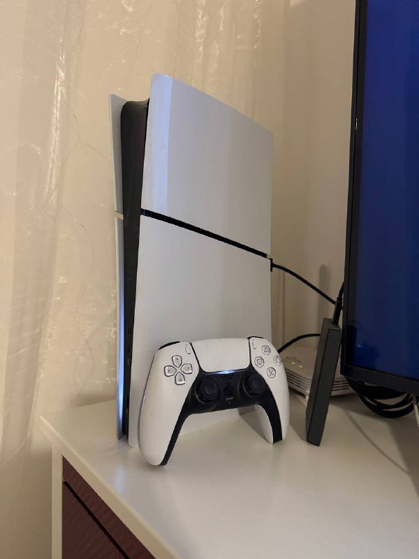 Sony PS5 Slim 1TB, оригинальный джойстик, подписка PS Plus Deluxe