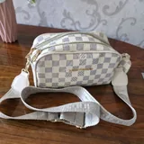 Кофейные чашечки, сумка, сумка Aldo, плед, светильник 3