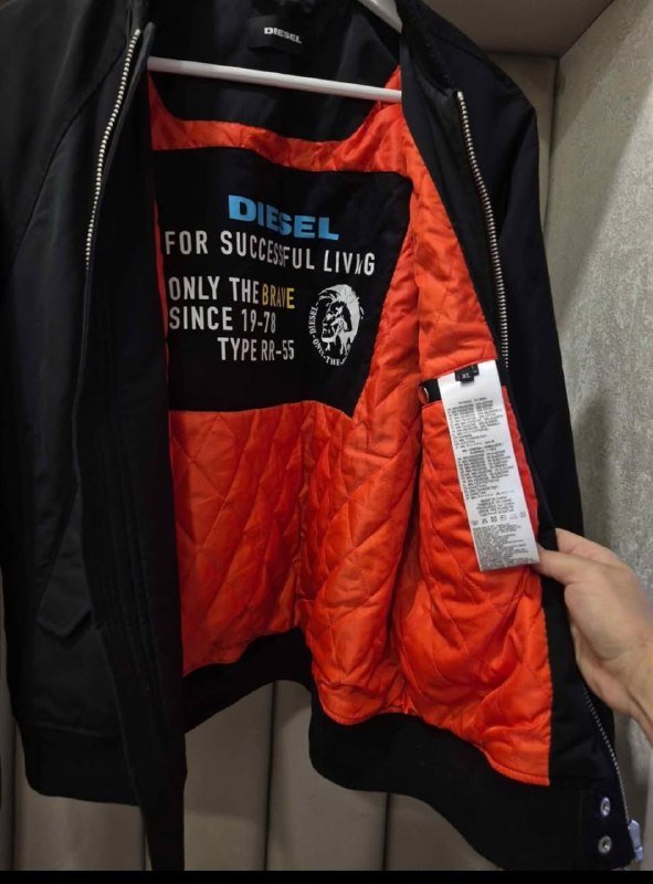 Бомбер Diesel, куртка кожаная Diesel, куртка Barney's originals, пальто Project Foce, куртка Chevirex, футболка Diesel, кеды Converse и Diesel 2