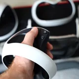VR очки Apple Vision Pro, контроллеры PlayStation VR2 3