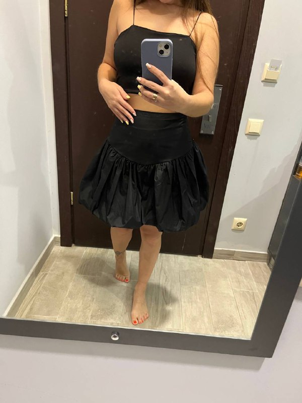Кеды Dolce&Gabbana, юбка, костюм, футболка, сумка Versace, щетка для волос 2