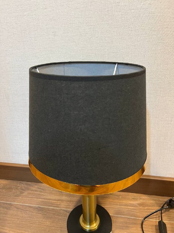 Чёрная с золотом лампа с абажуром 3