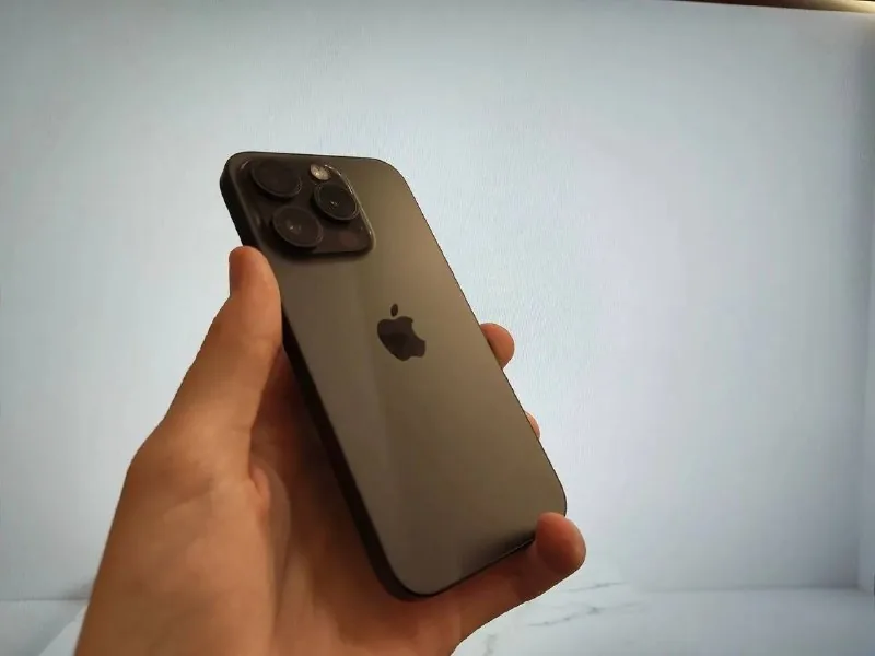 iPhone 15 Pro 128 ГБ 1