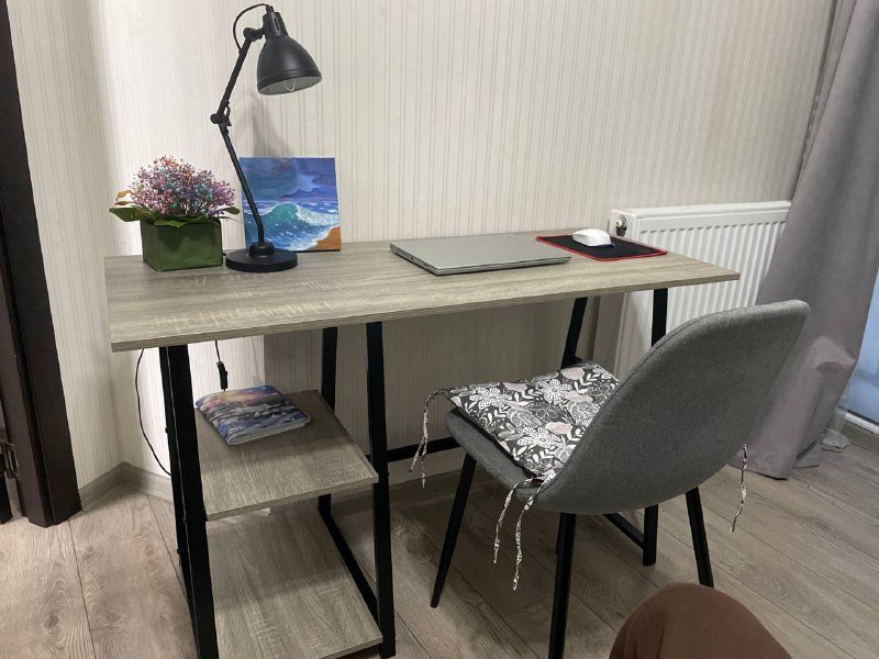 Коричневый стол, белый дизайнерский стол, белый стол с серебряными ножками 3