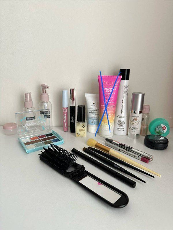 Набор косметики: тени, пудра, блеск, кисти, карандаши 2