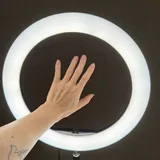 Кольцевая LED-лампа на штативе 2