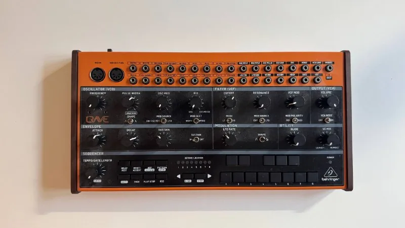 Аналоговый синтезатор Behringer Crave