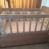 Кроватка с матрасом и подушками 3
