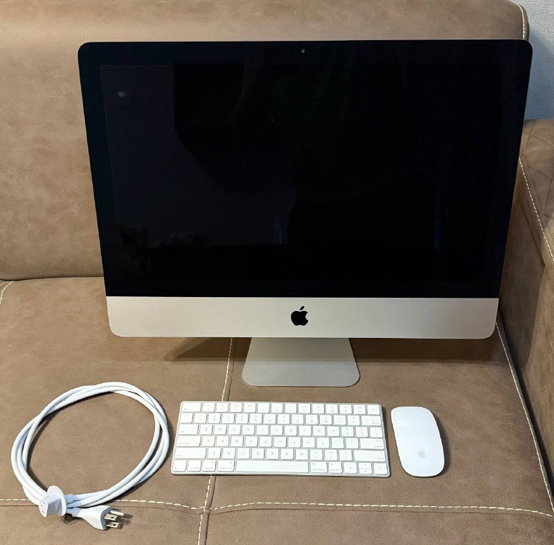 Apple iMac 21.5-inch Late 2015 с клавиатурой и мышью