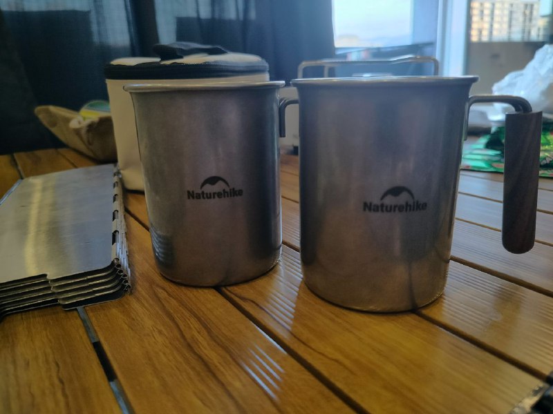 Кружка, стол раскладной, газовая плита, набор для специй, подушка, стул складной 3