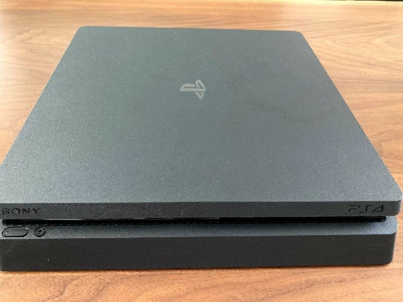 Ps 4 slim 500 gb, 2 геймпада, 2 игры