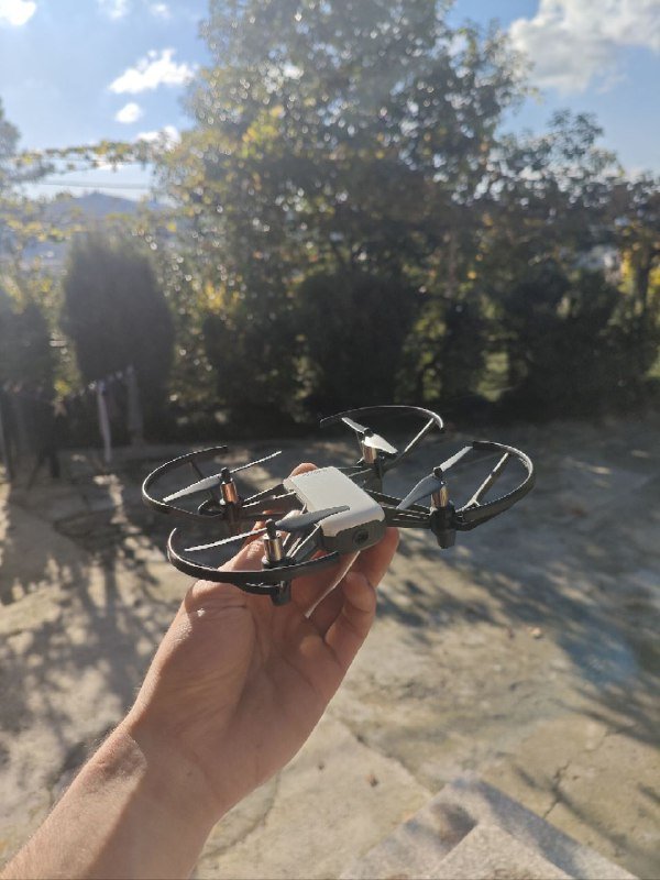 Дрон DJI Tello с аккумулятором и запасными винтами 2