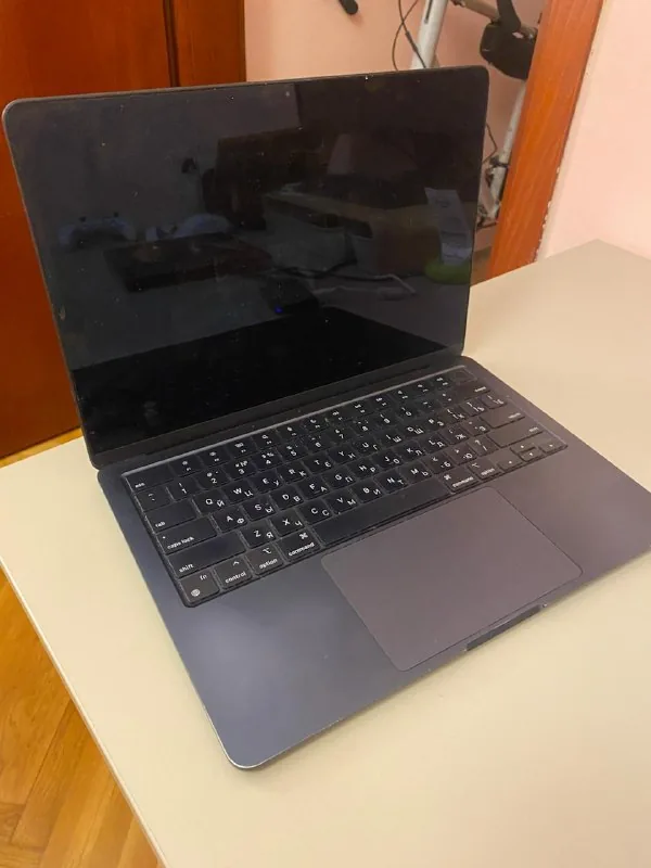 MacBook Air M2 13″ 8/256 ГБ Midnight