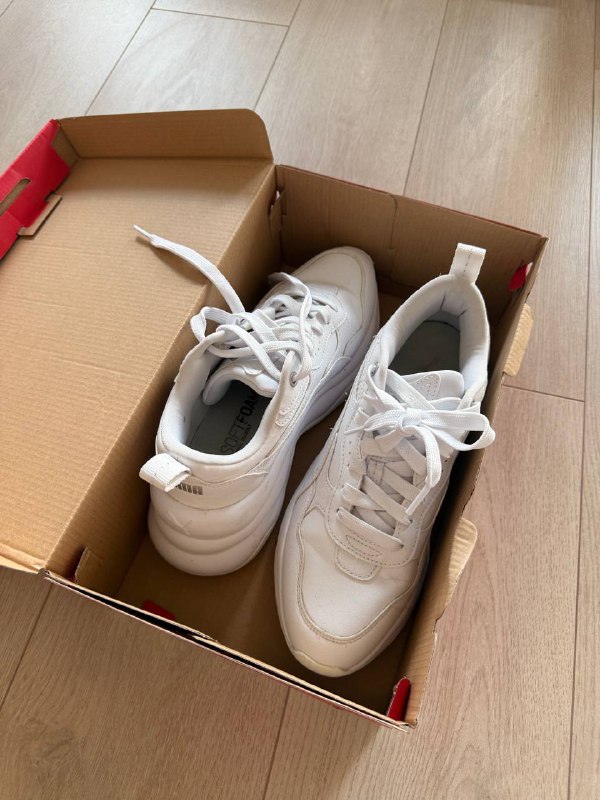 Женские кроссовки Puma размер 40.5