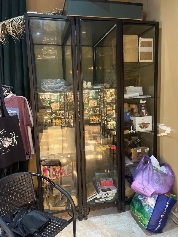 Стеллаж стеклянный, Стеллаж, Стол деревянный, Стеллаж настенный