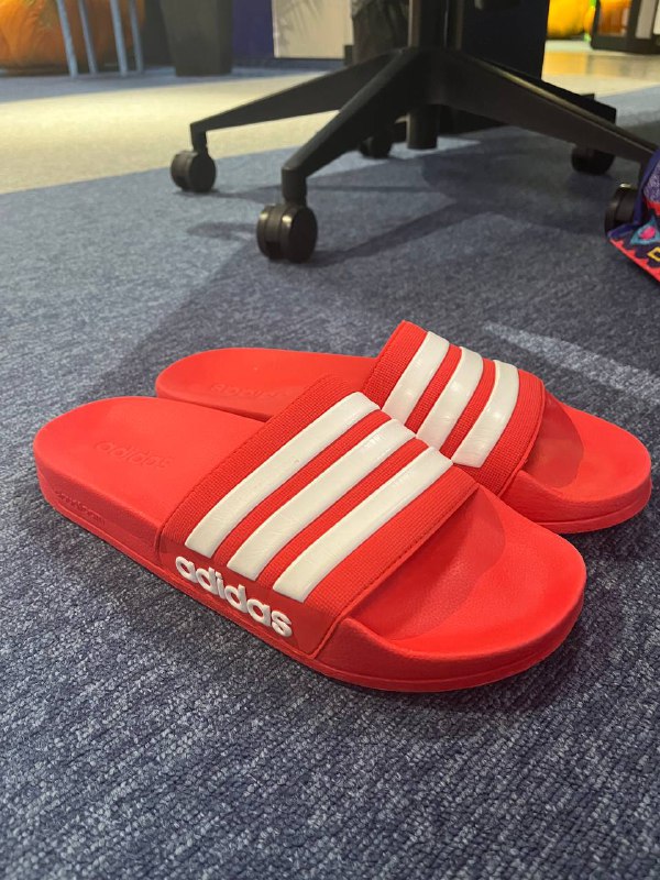 Шлепанцы Adidas женские красные 41-42 US 11