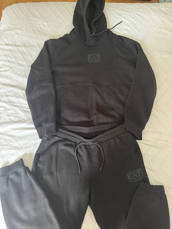 костюм Armani, костюм Hugo, футболки, кофта Nike, шорты 3