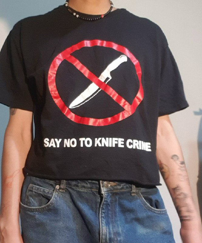 чёрная футболка с брежневым, зелёная футболка мерч pussy riot, чёрная обрезанная футболка say no to knife crime 3