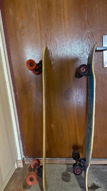 Оранжевый скейтборд, Черный скейтборд 3