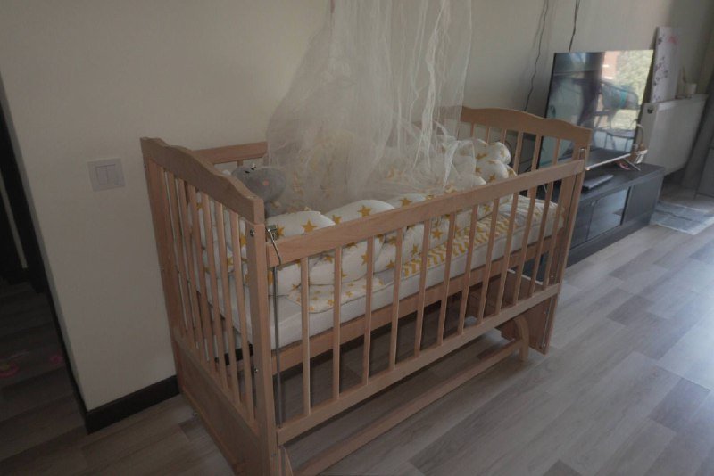 Детская деревянная кроватка с матрасом и балдахином 3