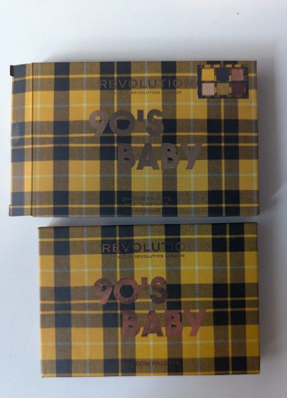 Палетка теней Makeup Revolution 90's baby