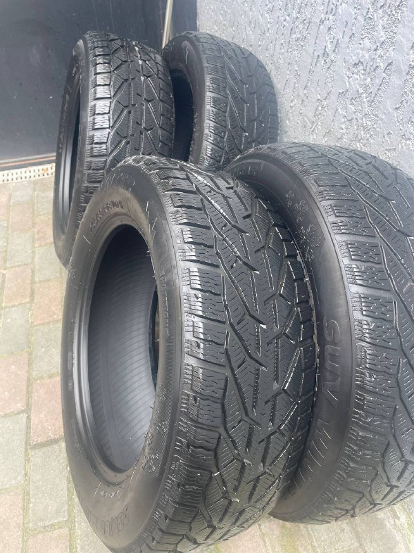 Комплект зимней резины 235-60 R18