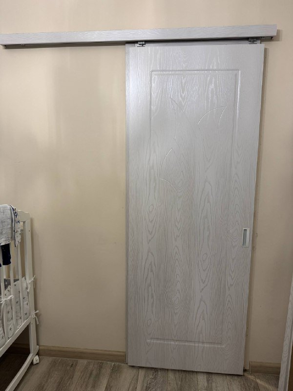 Раздвижная дверь с коробкой и направляющей