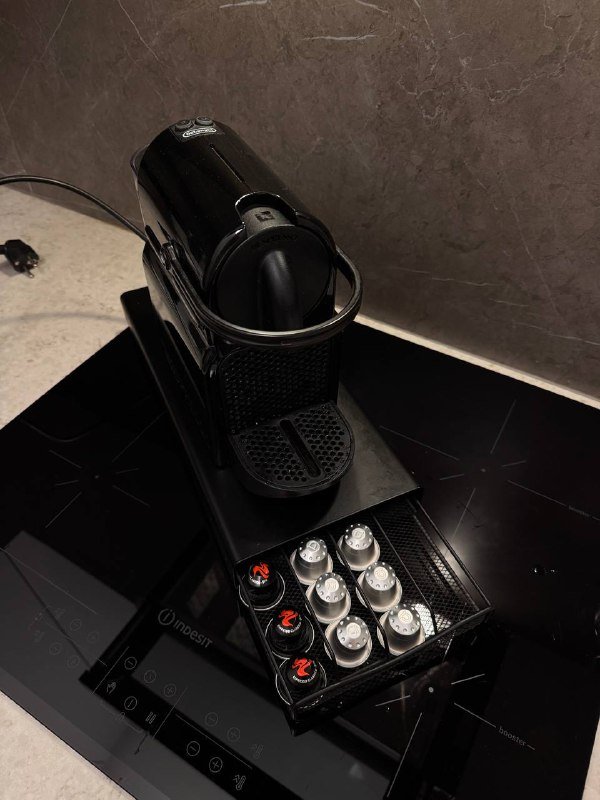 Капсульная кофемашина Nespresso De’Longhi, диспенсер