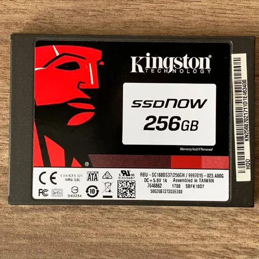 SSD Kingston 256 ГБ