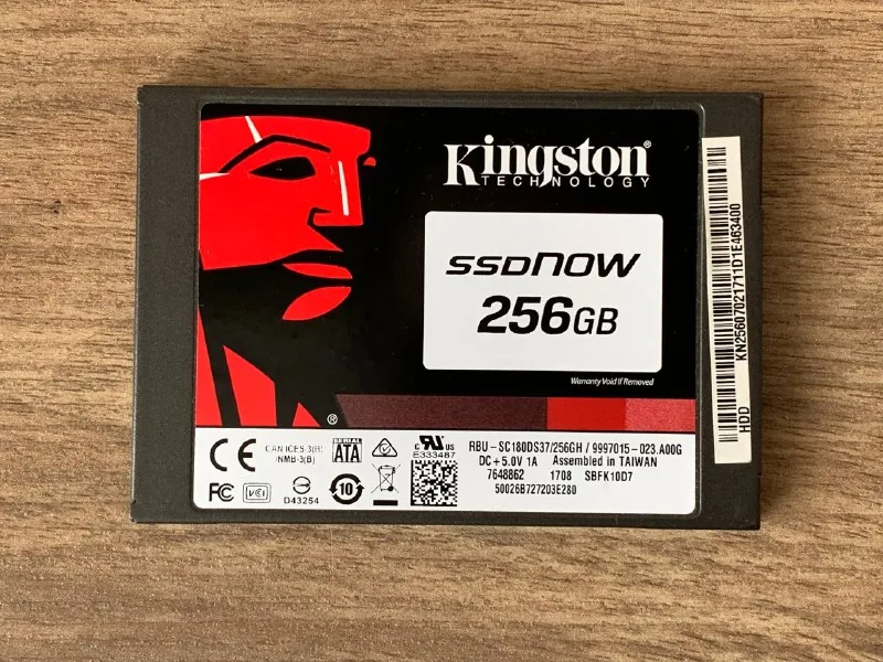 SSD Kingston 256 ГБ