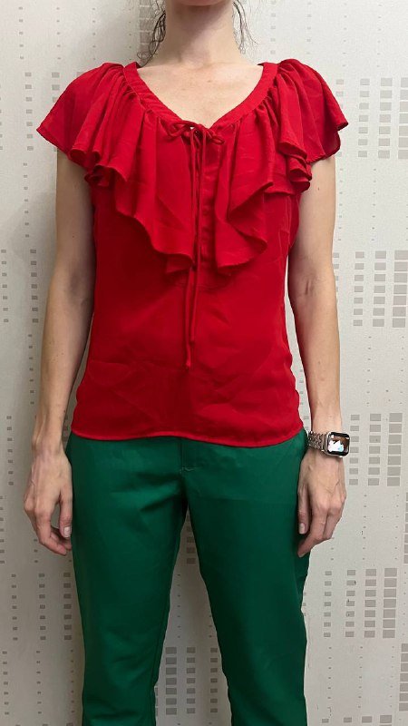 теплый костюм черный, теплый костюм бежевый, женская куртка черная, пиджак песочный, пальто синее, блузка белая, блузка красная, новогодние штаны 8