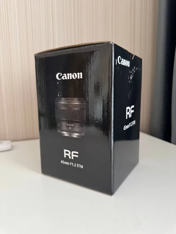Canon RF 45mm f1.2 lens
