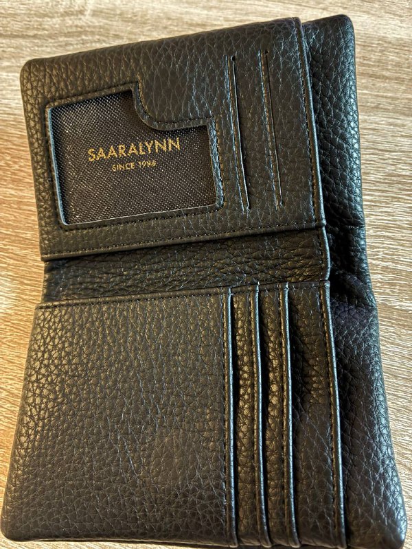Черный кожаный кошелек Saaralynn