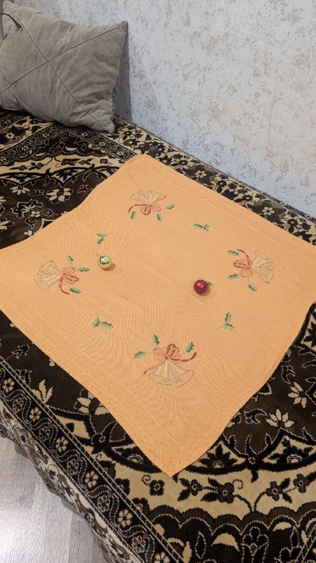 Новогодняя скатерть и игрушки 2