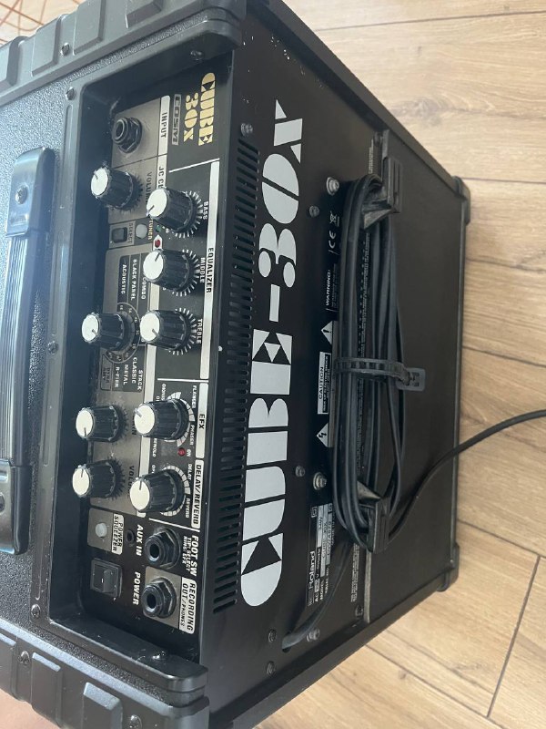 Гитарный усилитель Roland Cube 30X 5