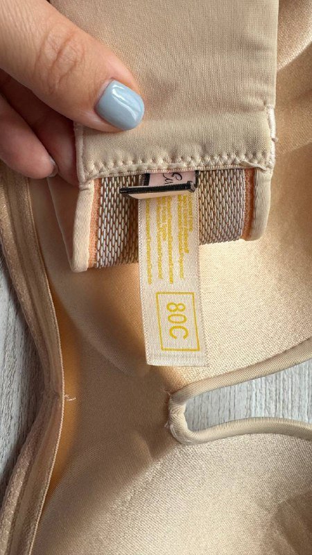 Бюстгальтер 80C бежевый с наклейками для груди 3